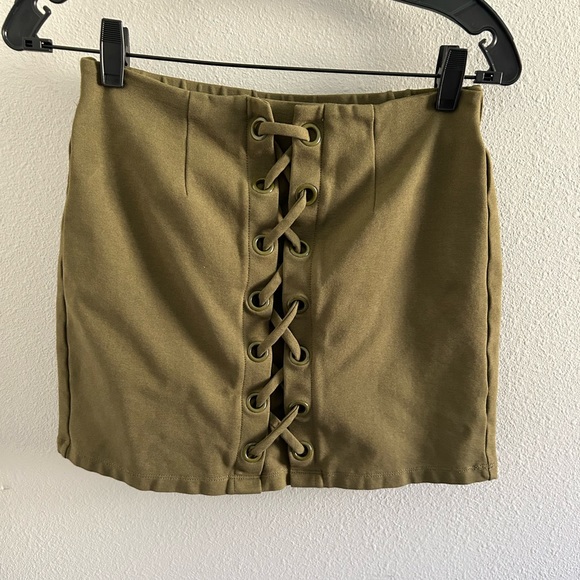 Shinestar Mini Skirt Hunter Green Size: Medium - Picture 2 of 6
